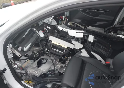 2025 BMW 530I xDrive из США, поврежденный, VIN WBA53FJ04SCU03086